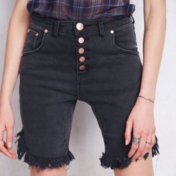 One Teaspoon Revolve Distressed Frayed Hem Blue Jean Shorts(Size 26) - Picture 3 of 8